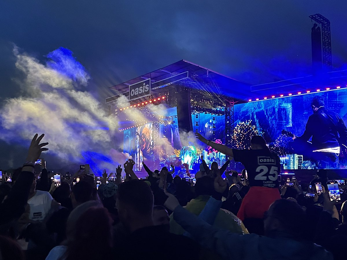 Literally the best gig ever been to. The difference between Heaton park 09 to 25 Is insane. Thank you <a href="/liamgallagher/">Liam Gallagher</a> <a href="/NoelGallagher/">Noel Gallagher</a>