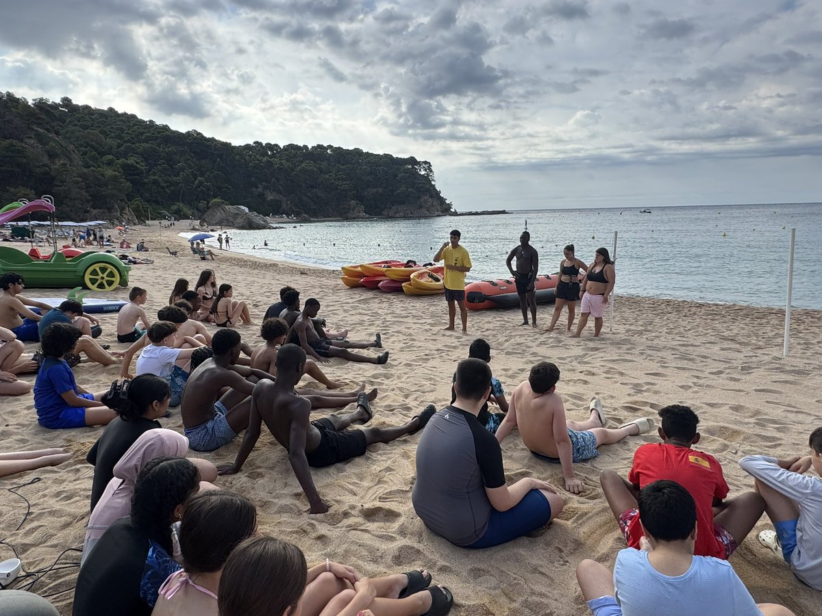 Chiswick School PE (@chiswickpe) on Twitter photo Jumping into Monday with our first activity of the day - Banana Boat!
<a href="/ChiswickSchool/">Chiswick School</a> <a href="/Sportths/">HEATHLAND PE</a> Jumping into Monday with our first activity of the day - Banana Boat!
<a href="/ChiswickSchool/">Chiswick School</a> <a href="/Sportths/">HEATHLAND PE</a>