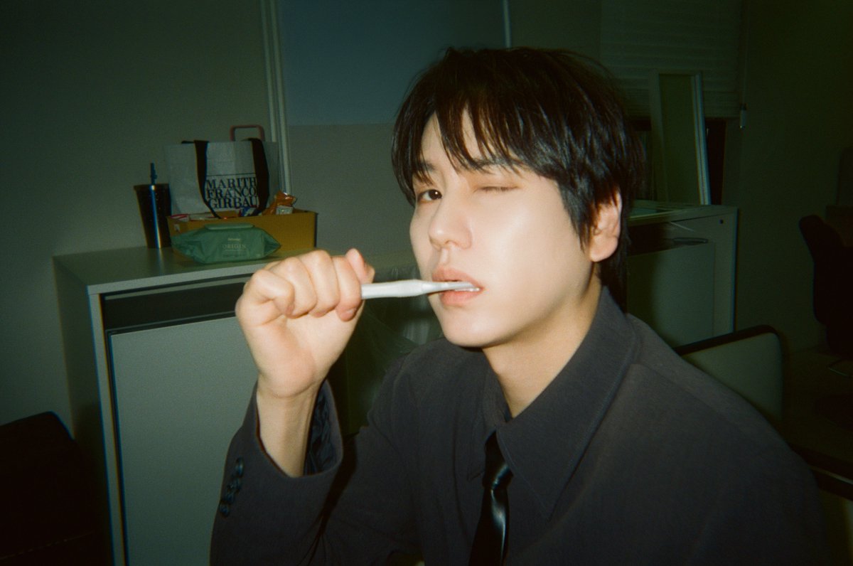 SJofficial's tweet image. 𝗦𝗛𝗢𝗢𝗧 𝗝𝗝𝗜𝗞 𝗠𝗢𝗗𝗘: 𝗢𝗡 📸
#SHINDONG MISSION - 멍 때리는 모습
#슈퍼주니어 #SUPERJUNIOR
#ExpressMode #SUPERJUNIOR_ExpressMode
#SuperJunior25