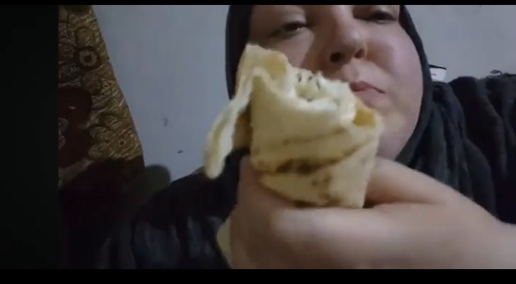 Chucklebubble's tweet image. Only Chantal Marie can go to an active war zone and eat , seal and be merry !
Look at that cheese in bread 🤦🏻♀️🤦🏻♀️
Woman hasn’t lost a lb! HOW !??
You are an enigma ma’am and you need to be studied 😂😂😂😂