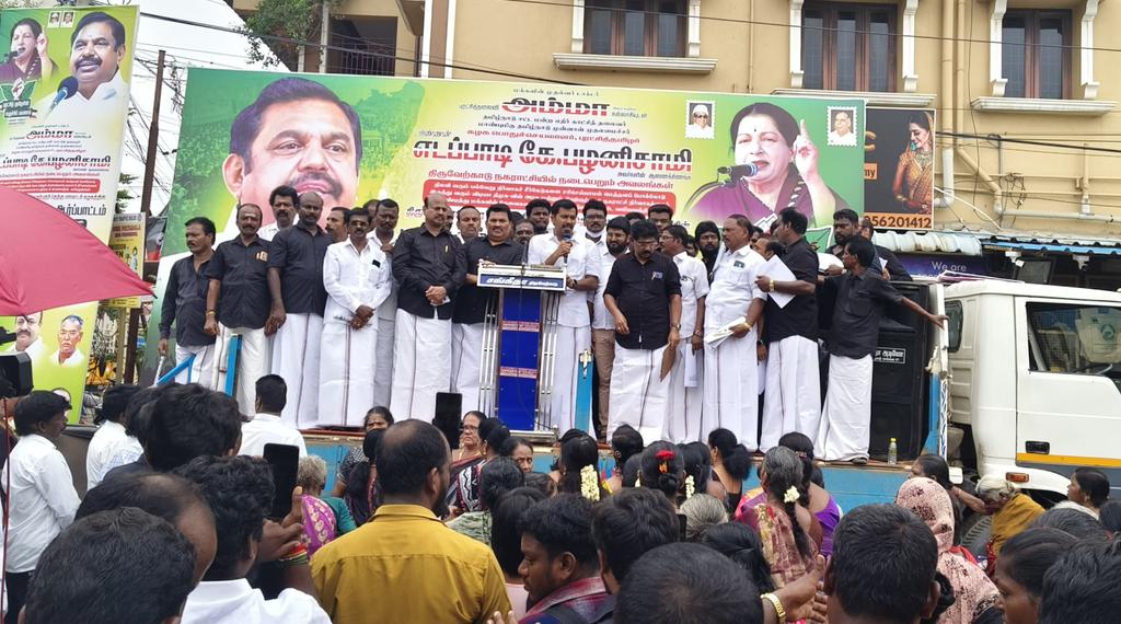 VAlexanderoffl's tweet photo. மாண்புமிகு கழகப் பொதுச் செயலாளர் புரட்சித்தமிழர் திரு @EPSTamilNadu அவர்களின் ஆணைக்கிணங்க

#திருவேற்காடு நகராட்சி மற்றும் விடியா திமுக அரசை கண்டித்தும் 

திருவள்ளூர் தெற்கு மாவட்ட கழகம் சார்பில் மாபெரும் கண்டன ஆர்ப்பாட்டம் நடைபெற்றது.
#களத்தில்_அஇஅதிமுக
@AIADMKOfficial @DrVpb https://t.co/tITzbtI7PH
