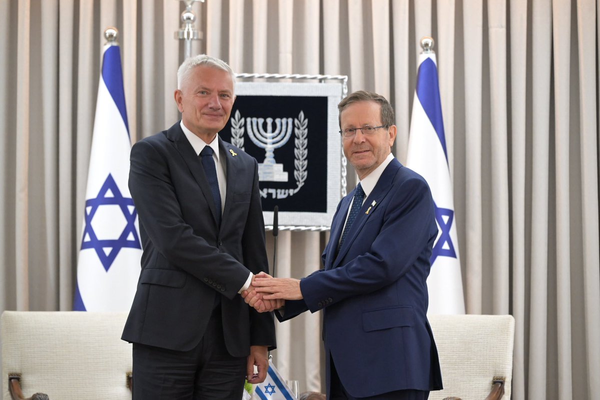 PLinIsrael's tweet image. Today, Mr. Maciej Hunia presented his letters of credence to the President of Israel, Isaac Herzog, and was formally accredited as the Ambassador of the Republic of Poland to the State of Israel.
Congratulations and best wishes for a successful mission!