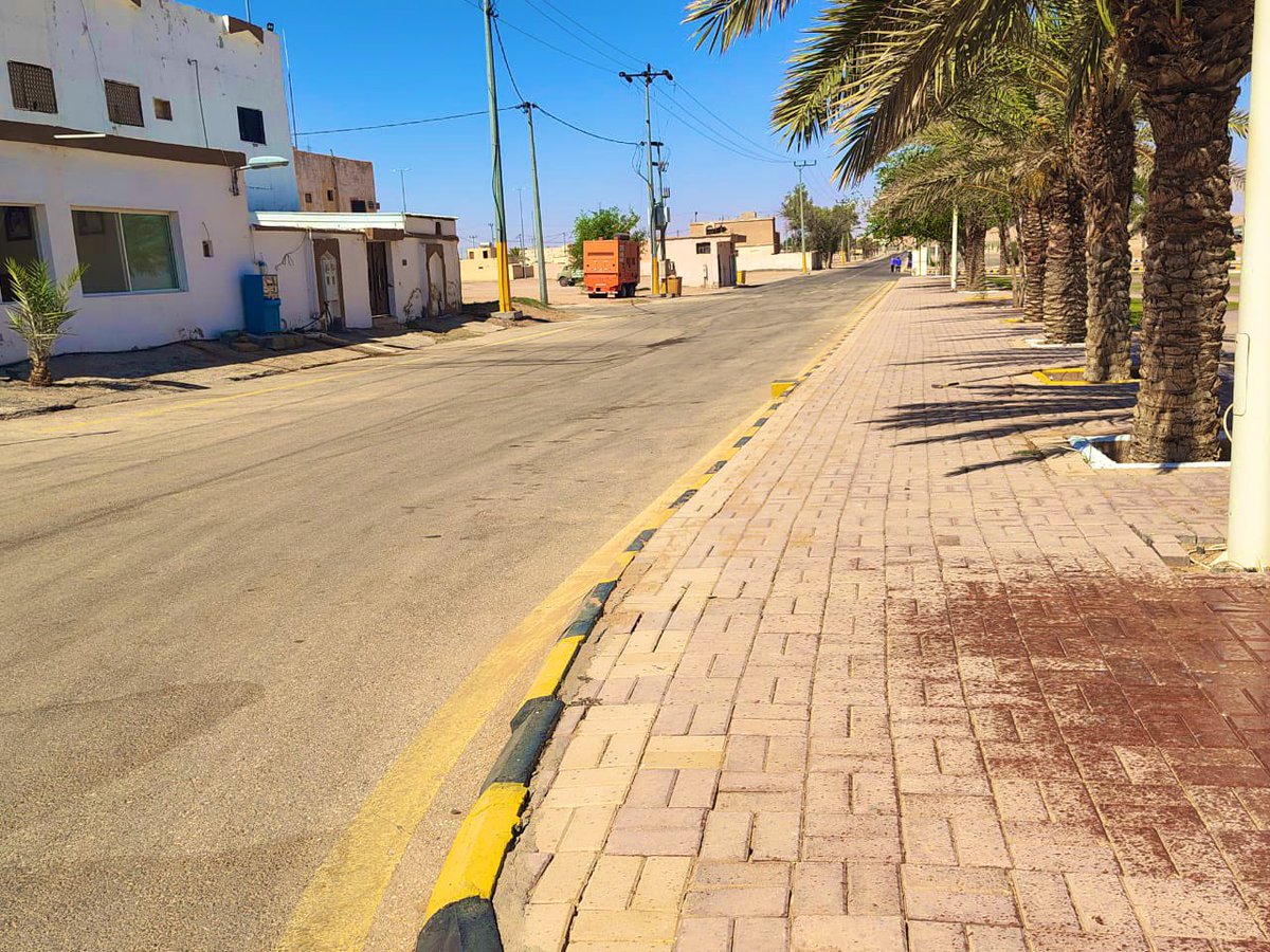 ummkhonsar's tweet image. ضمن الجهود الميدانية لتحسين البنية التحتية، باشرت فرق #بلدية_أم_خنصر أعمال صيانة الإنترلوك وإعادة تأهيل المواقع المتضررة في عدد من المواقع الحيوية.
#بلدية_أم_خنصر
#أمانة_منطقة_الحدود_الشمالية