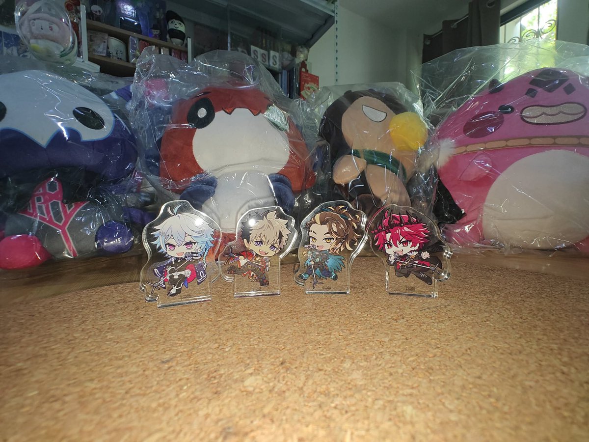 MY BABIES ARE FINALLY HEREEEE ✨🫶🏼

Also, don’t mind the Giant mascots looming over Armis on the 2nd photo 🤣

#GBArt #GBMeme #SoRAWRity #Ruzader #JustARuze #Poppets #OctoSus