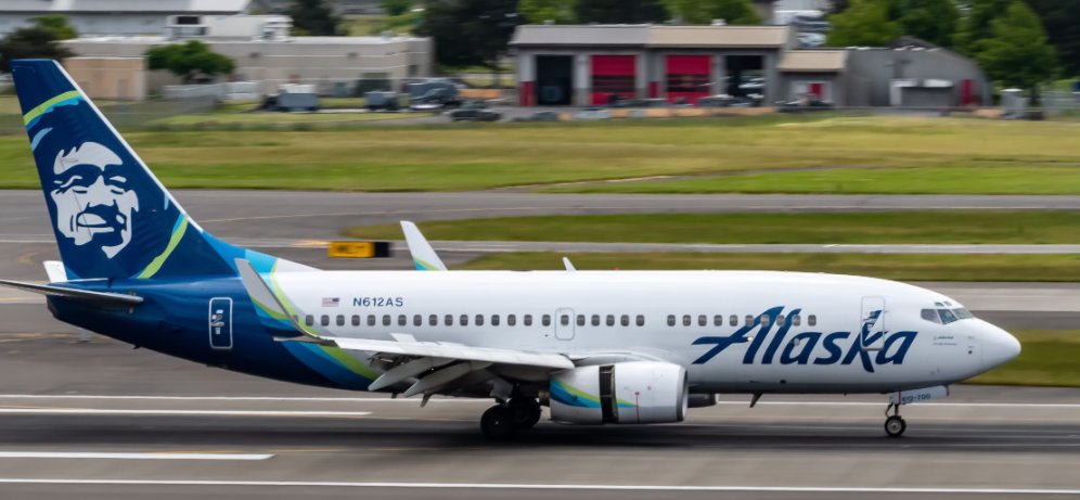 trendthefusion's tweet image. 🚨 BREAKING: Alaska Airlines briefly grounds all flights for 3 hours due to an IT outage — marking its second major halt in just over a year.

Operations resumed late Sunday after systems were restored.
#AlaskaAirlines #FlightGrounded #TechOutage #BreakingNews