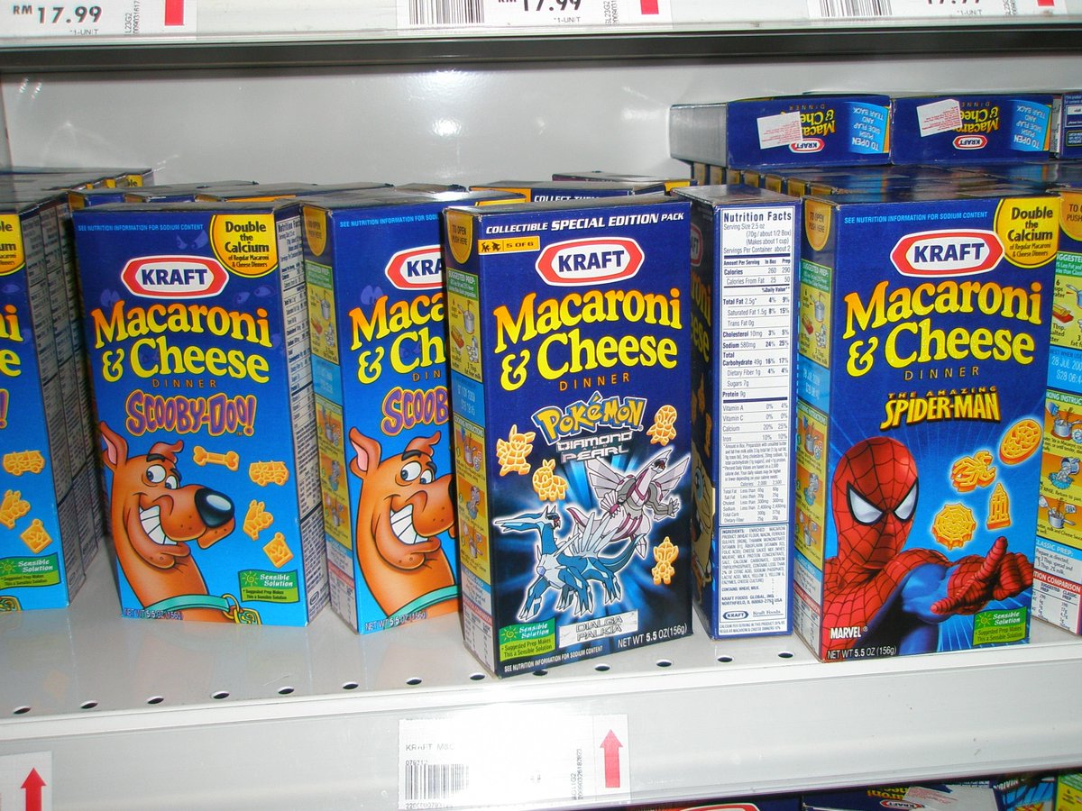 NostalgiaFolder's tweet image. Scooby-Doo, Pokémon, and Spider-Man themed Kraft macaroni & cheese from the 2000s
