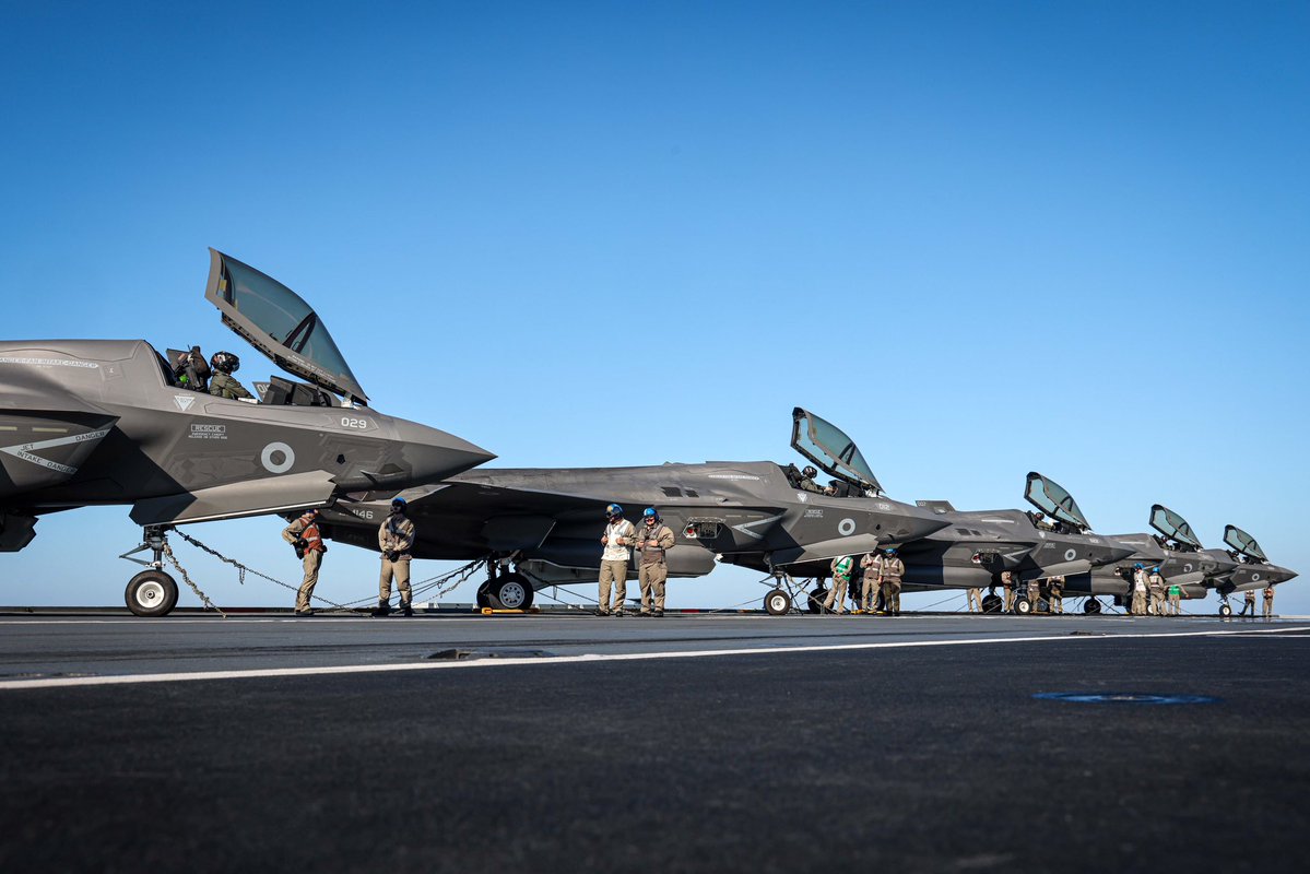COMUKCSG's tweet image. Over 3,000 British forces personnel are taking part in #TalismanSabre25 - the largest military exercise #Australia ๐ฆ๐บhas ever hosted.
The first time a UK Carrier Strike Group has visited since 1997!
โ๏ธ๐โ๏ธ @TalismanSabre #CSG25