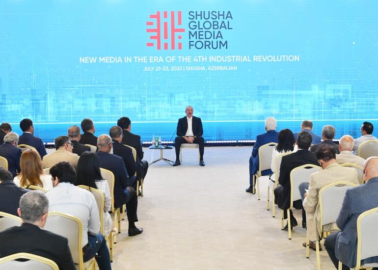 AslanoffR's tweet image. " Shusha Global Medya Forumu" - da Cumhurbaşkanı İlham Aliyev, 52 ülkeden yaklaşık 140 yabancı katılımcı önünde Ukrayna halkına açık destek vererek :
“Rus işgaline boyun eğmeyin; biz de boyun eğmedik ve sonuçta zafer kazandık!”
Rusya’yı, uçağımızı düşürmesinden tutun işgalci…