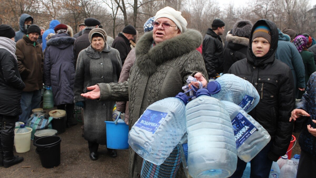 1/ The Donetsk and Luhansk regions of Ukraine face a deepening humanitarian catastrophe, with some towns not having received any water for four months. Endemic corruption and systemic mismanagement by the Russian-installed authorities is being blamed for the situation. ⬇️