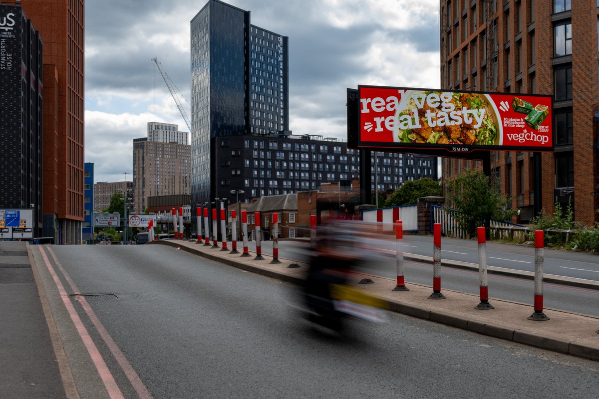 OutofhomeP's tweet image. "real veg - real tasty"
.
#ohsowholesomefood / @Tesco
.
@75Medialtd
.
#ooh #outofhome #advertising #oohmedia #oohadvertising #advertisingphotography