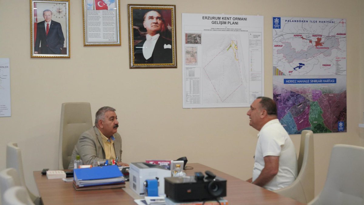 • Palandöken’i, Palandökenlilerle birlikte yönetiyoruz.
Her ay düzenli olarak gerçekleştirdiğimiz Halk Günü toplantılarında, bir kez daha kıymetli hemşehrilerimizi belediyemizde misafir ettik. Ayrı ayrı görüştüğümüz komşularımızın talep ve önerilerini dinledik, çözüm odaklı