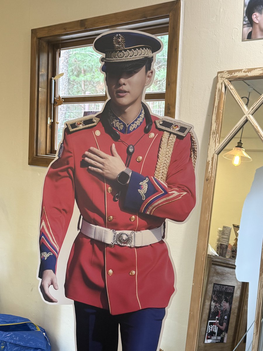 #Rockstar_WOODZ_is_back
#WelcomeBackWOODZ
#WZMZ0721 #조승연전역축하카페
승연이 전역날 전역카페 투어☘️
모든 곳곳이 색다른 포토스팟 같았던 곳☺️
친절한 무즈분들 만나 사진도 많이 남겼습니다:)
승연이로 가득 꾸며진 멋진 공간에 있어
너무 행복했습니다…🥹🧡💙