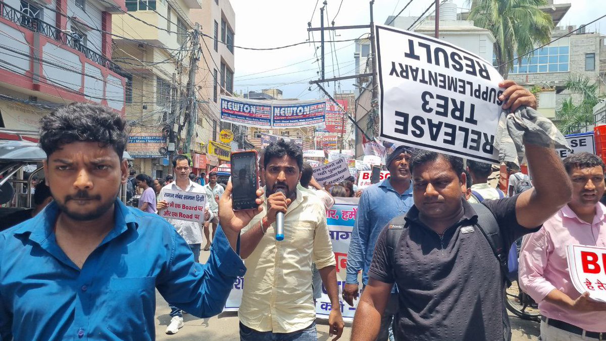 हर वादा अधूरा, हर सपने पर चोट,
NDA सरकार बस दिखावा करती है।
TRE 3.0 Supplementary रिज़ल्ट दो, वरना बहिष्कार झेलो!
#RELEASE_BPSCTRE3_SUPPLEMENTARY_RESULTS
<a href="/sunilkbv/">Sunil Kumar</a> <a href="/NitishKumar/">Nitish Kumar</a> <a href="/BJP4India/">BJP</a> <a href="/BJP4Bihar/">BJP Bihar</a> <a href="/Jduonline/">Janata Dal (United)</a> <a href="/BPSCOffice/">Bihar Public Service Commission</a> <a href="/samrat4bjp/">Samrat Choudhary</a> <a href="/yadavtejashwi/">Tejashwi Yadav</a> <a href="/RJDforIndia/">Rashtriya Janata Dal</a> <a href="/TejYadav14/">Tej Pratap Yadav</a>