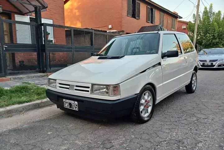 arg_under's tweet photo. Fiat Uno 🚀 https://t.co/73Sv7ZP2r8