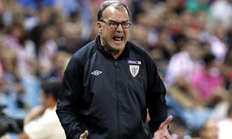 JervisEvans's tweet image. Happy 70th Birthday to ‘El Loco’ Marcelo Bielsa! The enigmatic Bielsa is a hero in Bilbao following a short stint at #AthleticClub. His team played scintillating football and came agonisingly close to winning a trophy. There is a chapter dedicated to Bielsa in my book. 🔴⚪️