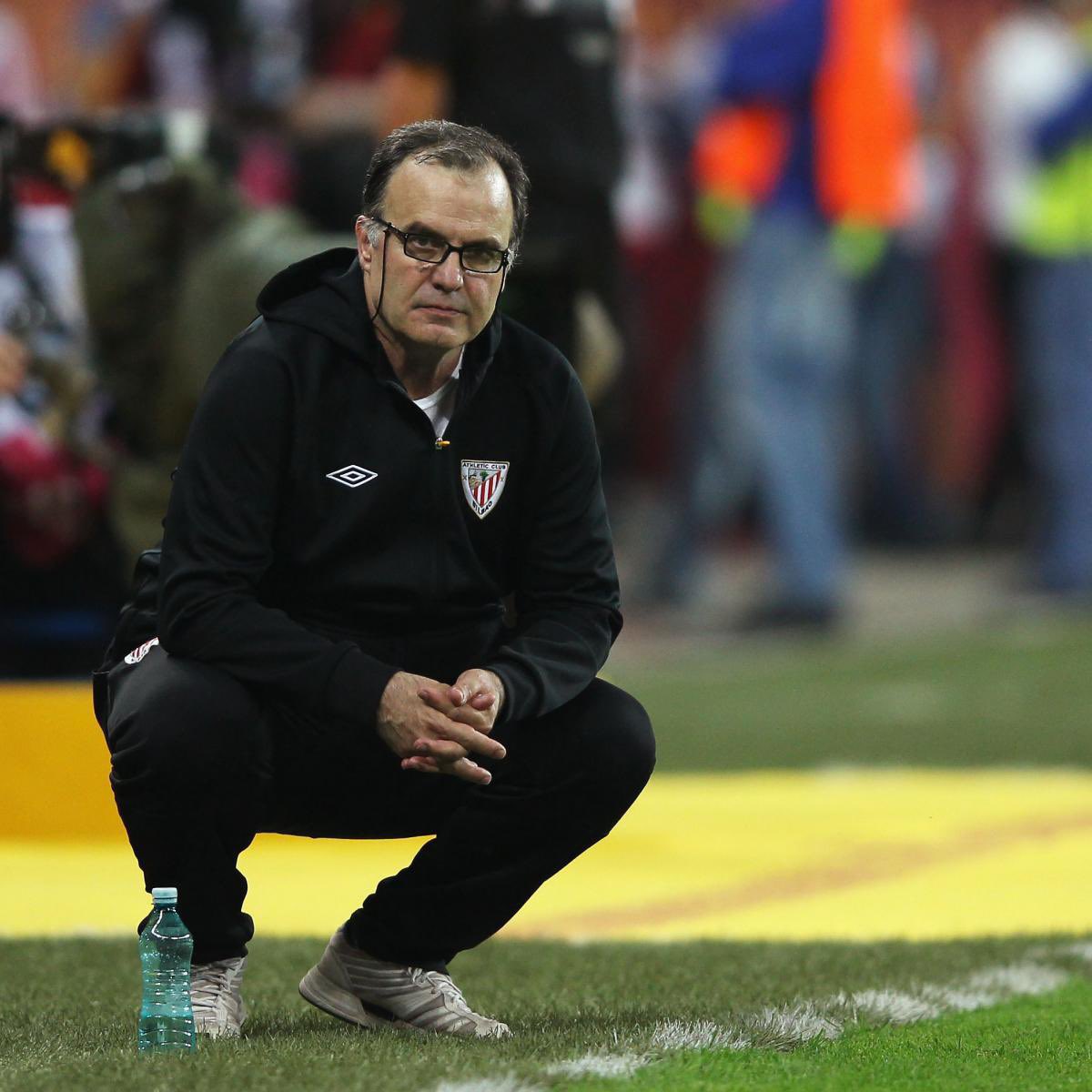 JervisEvans's tweet image. Happy 70th Birthday to ‘El Loco’ Marcelo Bielsa! The enigmatic Bielsa is a hero in Bilbao following a short stint at #AthleticClub. His team played scintillating football and came agonisingly close to winning a trophy. There is a chapter dedicated to Bielsa in my book. 🔴⚪️