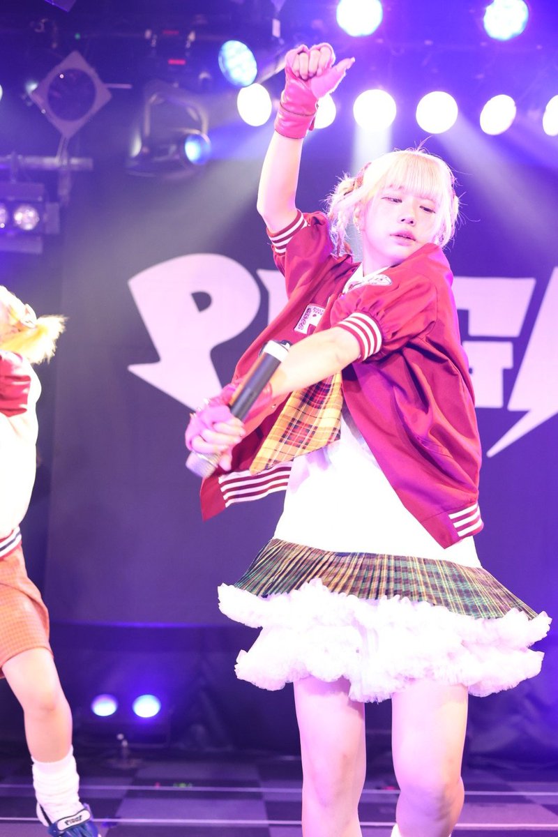 miura040530's tweet image. 撮って出し今日のびびさん🍃
ワイ初めての単焦点📷️
#PIGGS大阪 #BIBI 
#BANGAGONGTOUR
たいへん良いステージとフロアでした😆
現場を増やしたくなりました!!