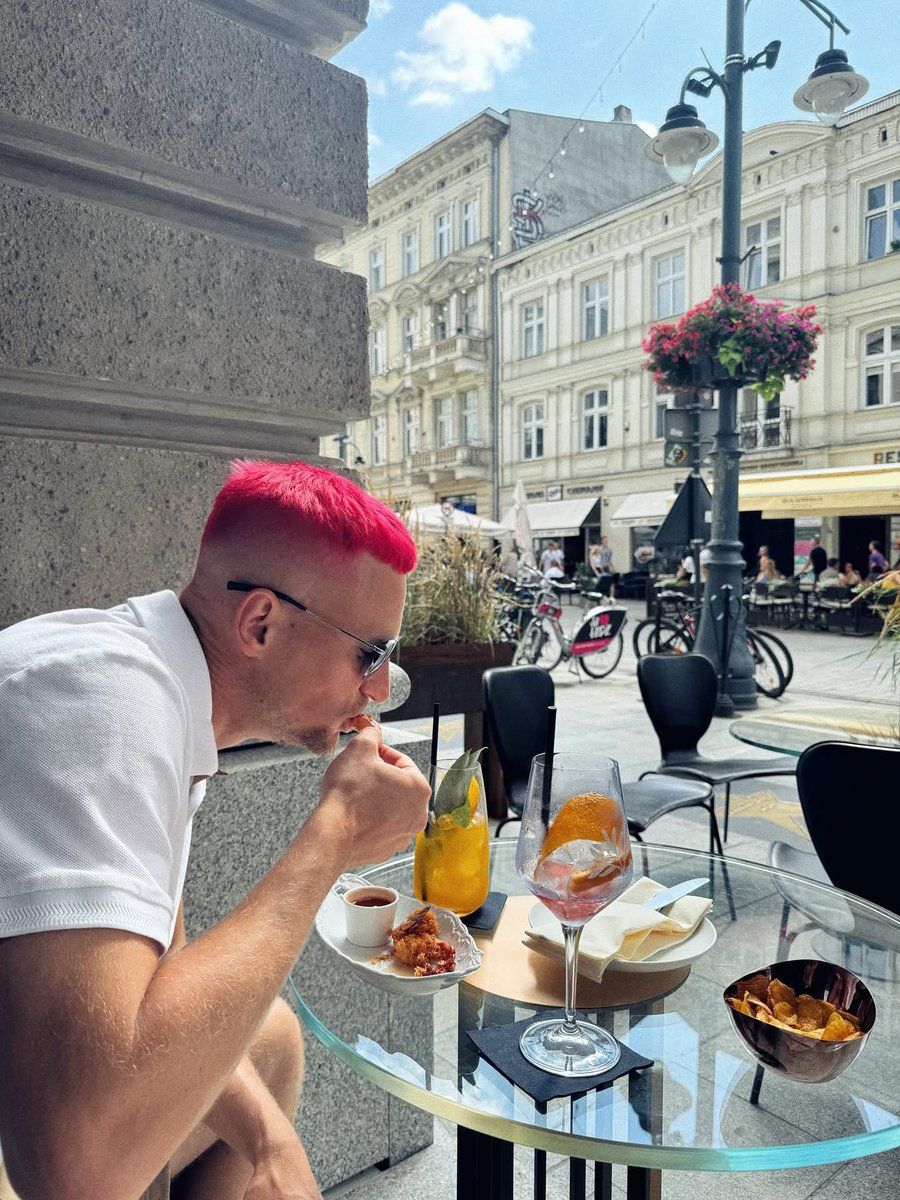 Yachu_1908's tweet image. No nie powiem nawet ładne to zdjęcie Bartusia na FB 😂

Pozdrowienia #łodzianie