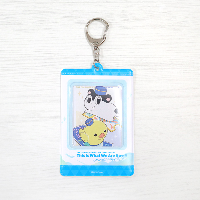 kyoani_event's tweet image. 【#京アニのセカイ展 グッズ】
・ブロマイドホルダーセット 予約受付中!
ブロマイドホルダーとカードがセットになって登場! ぜひ、ホルダーにお気に入りのカードを入れてお出かけを楽しんでください♪
🔻締切は本日7月21日(月・祝)23:59まで!
kyoanishop.com/shopdetail/000…
#MeetTheWorldsOfKyoAni