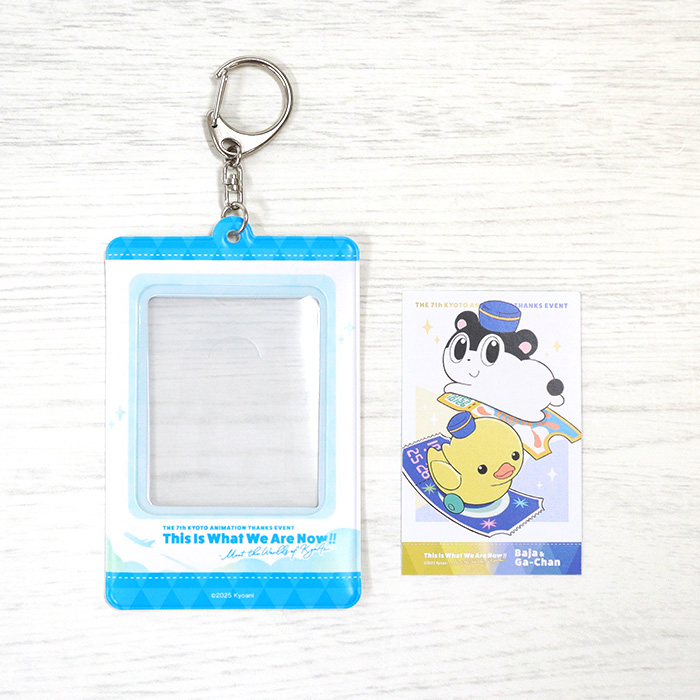 kyoani_event's tweet image. 【#京アニのセカイ展 グッズ】
・ブロマイドホルダーセット 予約受付中!
ブロマイドホルダーとカードがセットになって登場! ぜひ、ホルダーにお気に入りのカードを入れてお出かけを楽しんでください♪
🔻締切は本日7月21日(月・祝)23:59まで!
kyoanishop.com/shopdetail/000…
#MeetTheWorldsOfKyoAni