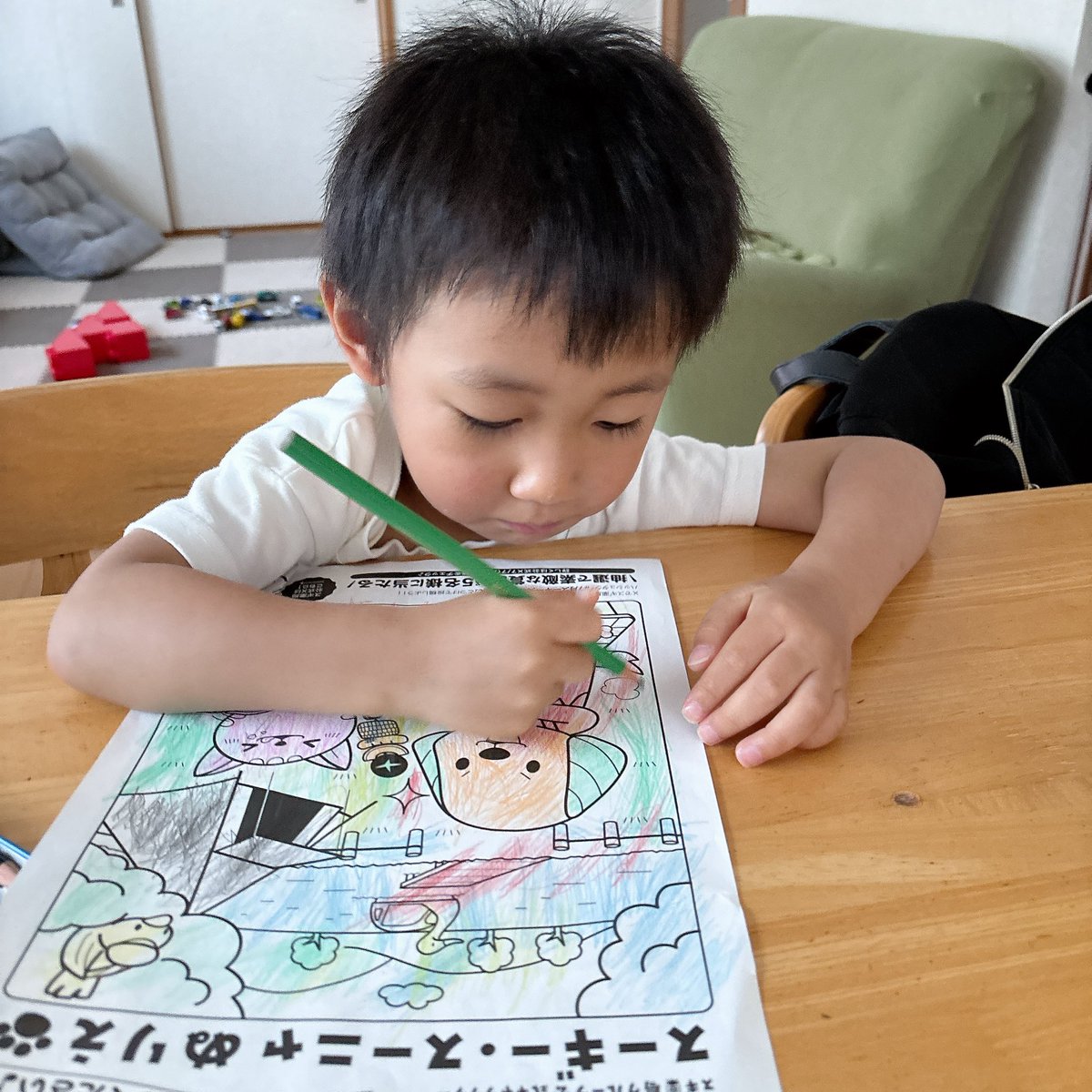 skpasz's tweet photo. @SUGIofficial_JP 
3歳息子、初めてのぬり絵に挑戦ﾟ ✧˖ ٩( ‘ω’ )و ✧ ˖ﾟ！

#7月スーギースーニャぬりえ https://t.co/SJwA3KEjWV