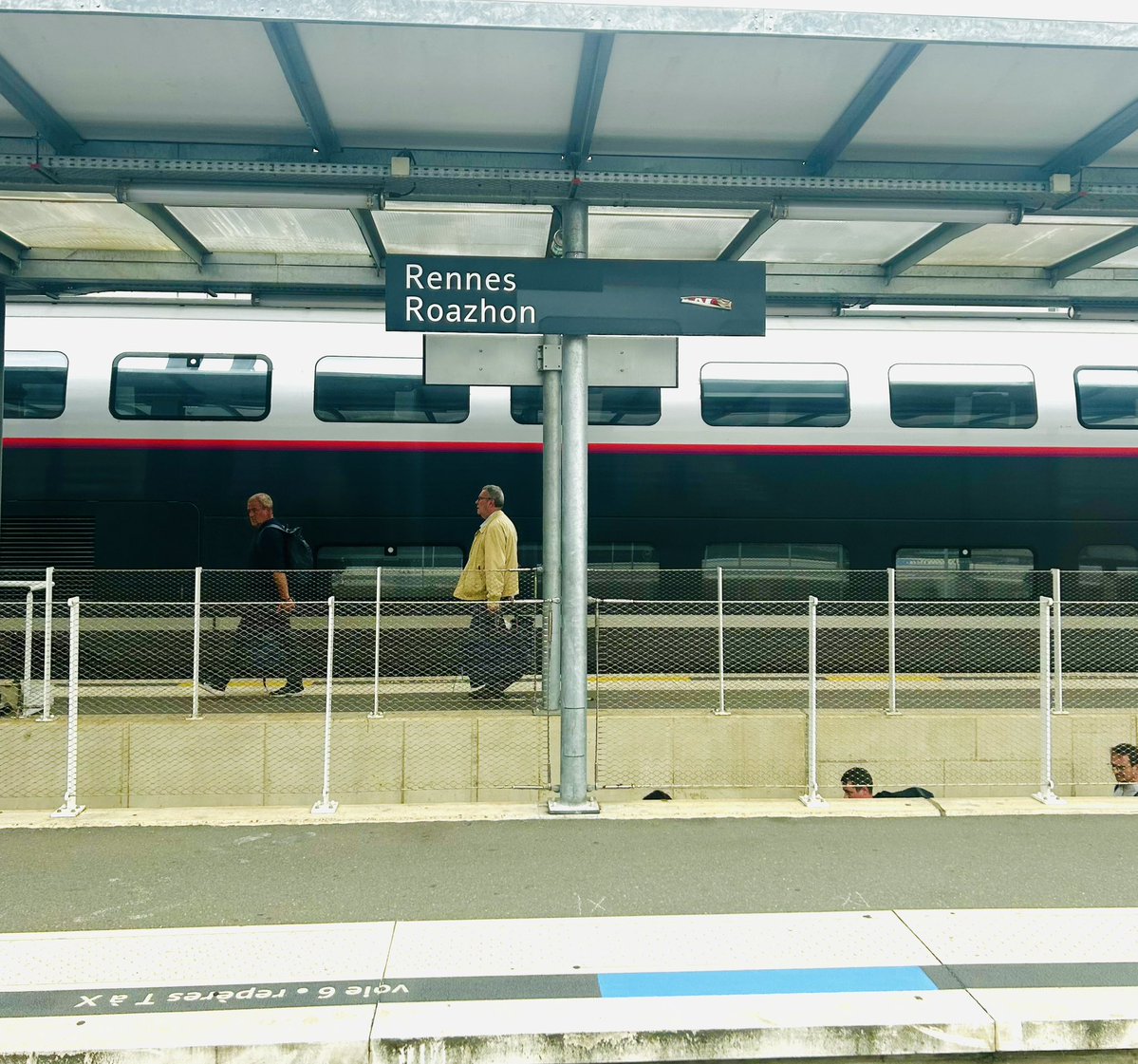 Julien_cdb_sncf's tweet image. Dépêches, tu es à la t’ RENNES.