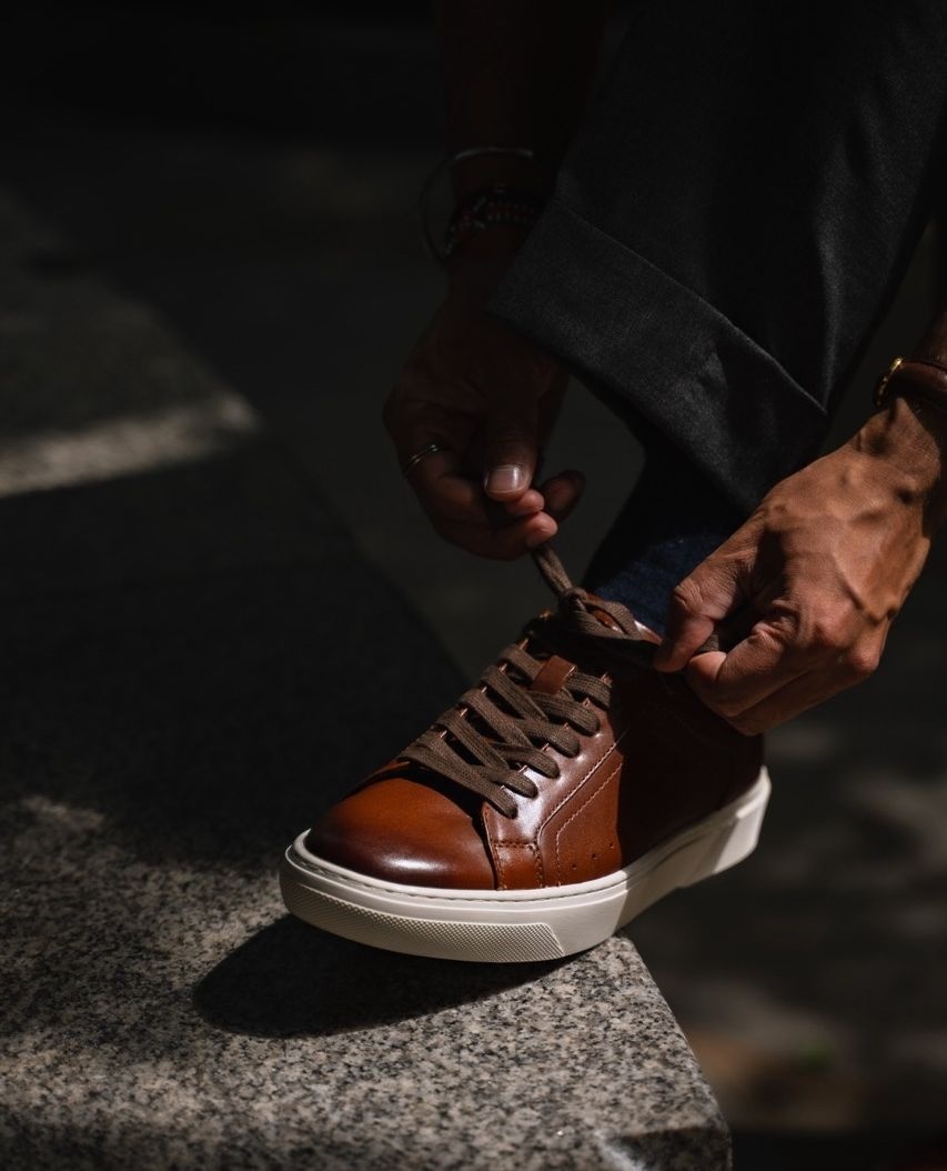 All-day ease.
Soft leather lining + removable insole = comfort that lasts.
#JohnWhiteShoes #HemsworthSneaker #MensComfort #EveryStepMatters