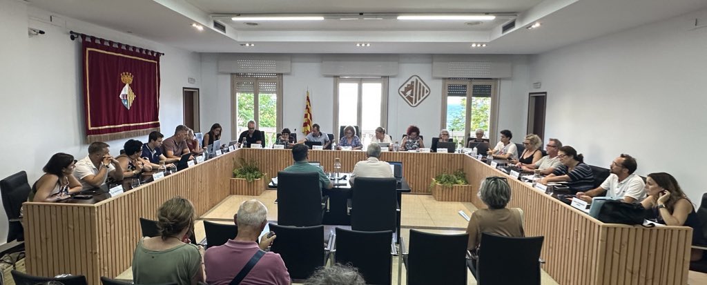 👉Ja podeu escoltar “Les veus del ple”. El resum i les valoracions de la darrera sessió plenària del curs que es va celebrar el dijous passat.

tuit.cat/fh5IB