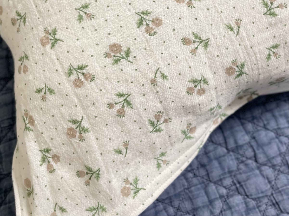craftcity's tweet photo. 스테디셀러인 순면거즈4중 밴드형 베개커버도 모노톤이었던 지난 버전에 이어 화사한 컬러를 추가하였습니다.
땀이 나기 쉬운 계절에는 베개커버를 자주 교체하는 것이 좋은데 밴드형이라 보다 더 간편하게 교체할 수 있으며, 거즈 소재라 수면중에도 쾌적합니다.
https://t.co/DQC60s7I4h

#하쿠로 https://t.co/l50anH2Xlr