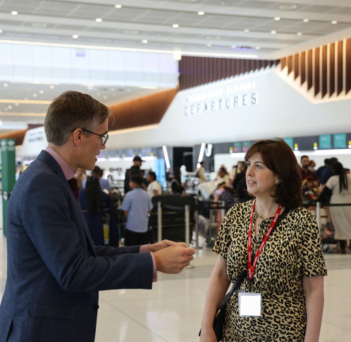 LucyMPowell's tweet image. Great to visit @manairport to hear about all the investment into Terminal 2. This now means that 95% of passengers hardly wait at all in queues for security and to get onboard. The offer inside has really improved too.
Manchester Airport is so vital to our city, connecting us to…