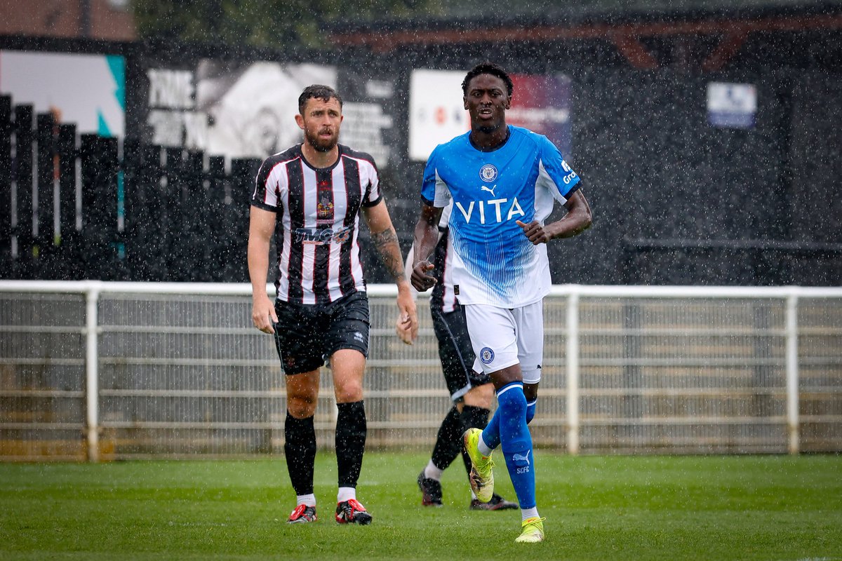 Mike_Petch's tweet image. 📸 Splashing around in #Spennymoor...

#StockportCounty