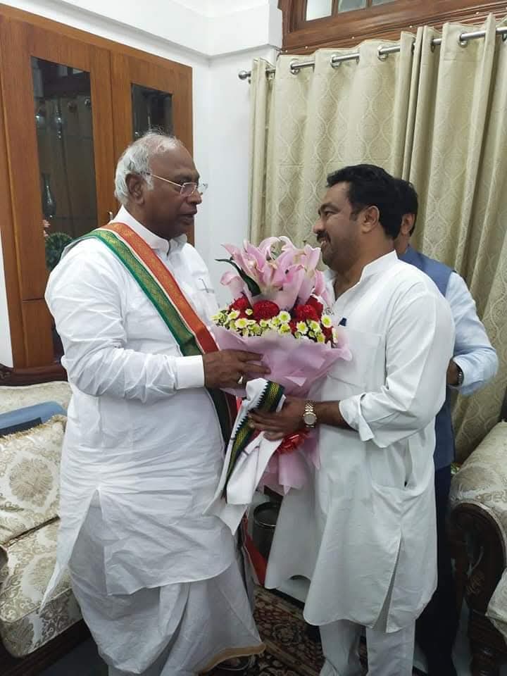 भारतीय राजनीति में मूल्यों और सिद्धांतों को मजबूती प्रदान करने के लिए निरंतर कार्यरत, कांग्रेस पार्टी और देश सेवा में पूर्ण समर्पित भारतीय राष्ट्रीय कांग्रेस के अध्यक्ष श्री मल्लिकार्जुन खड़गे जी को जन्मदिवस की हार्दिक बधाई एवं शुभकामनाएँ।

#malikarjunkharge #INCcongress