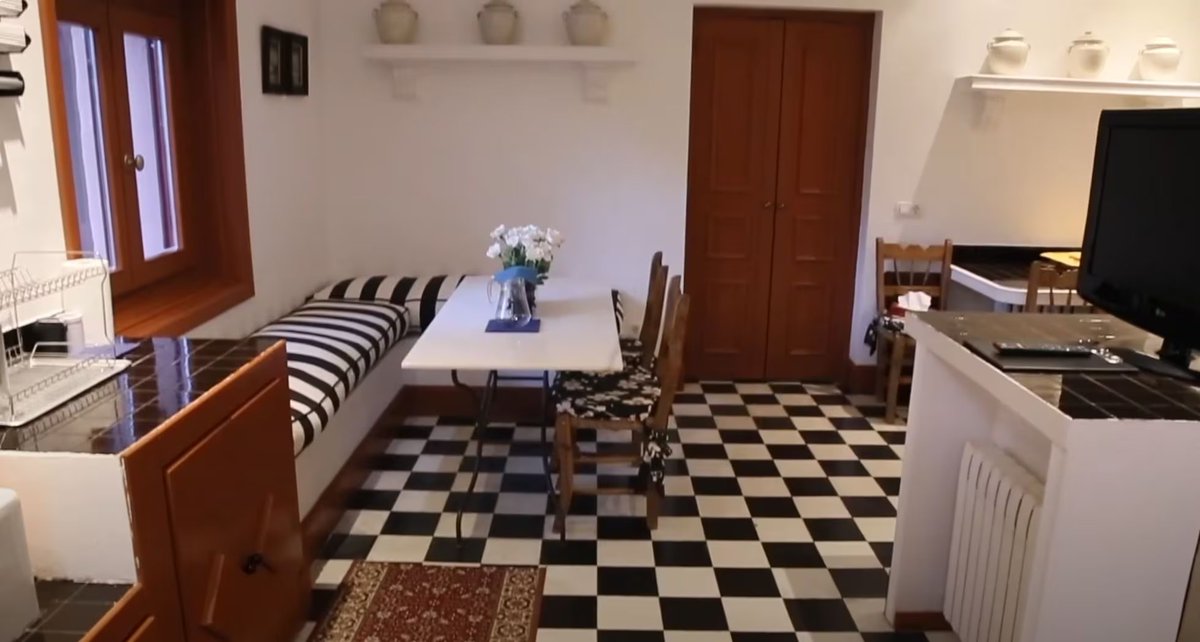 Lo que más me escandaliza del chalé de Ayuso pagado con dinero público es el mal gusto que tienen los pijos. Cuanto más dinero tienen para comprar casoplones, menos criterio tienen para decorarlos.