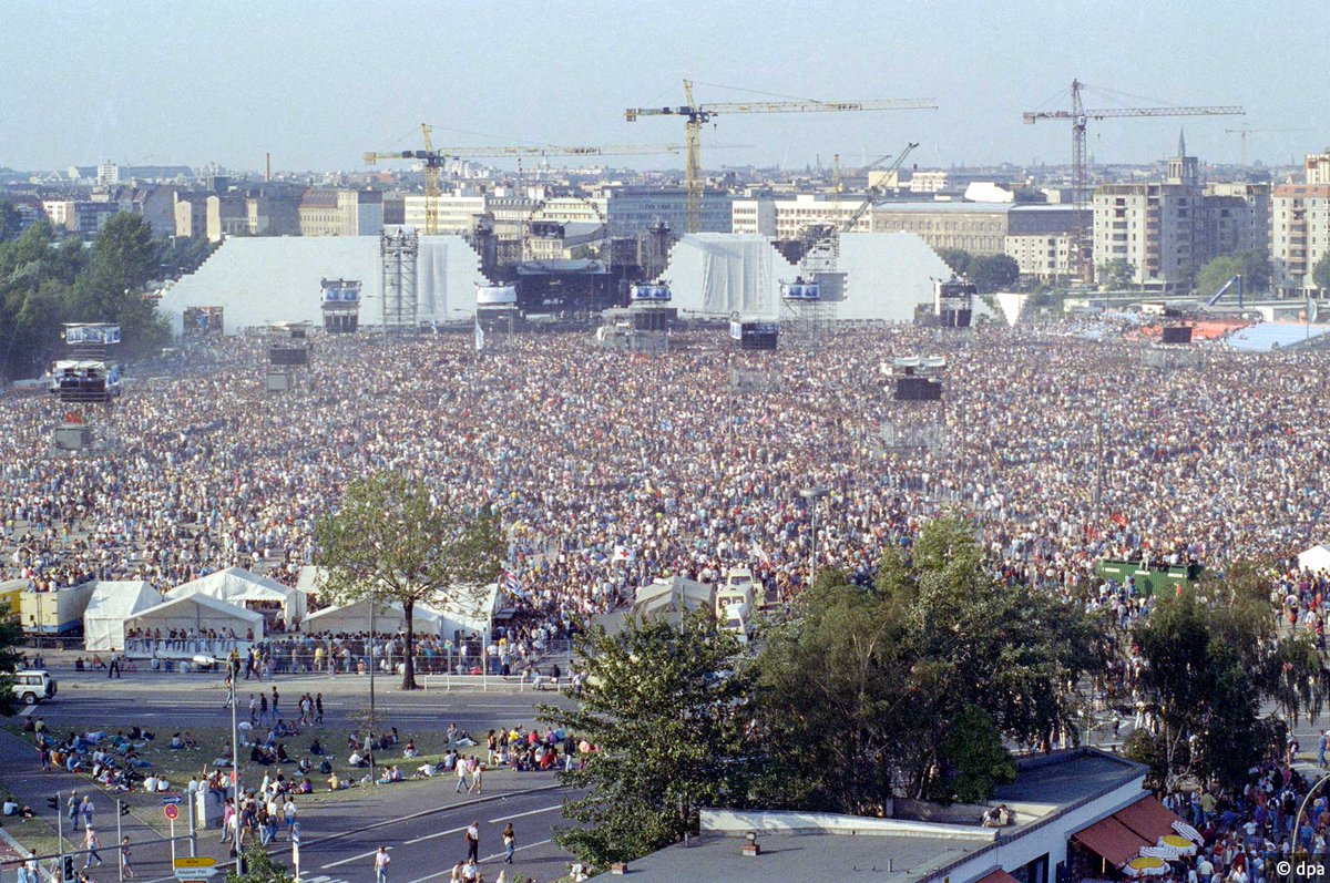 GermanEmbassy's tweet image. 35 years ago today, British rock legend Roger Waters and guest artists, including The Scorpions, Sinéad O'Connor & more, performed 'The Wall - Live in Berlin'.
The show was staged on former death strip terrain close to Potsdamer Platz and attracted more than 300,000 spectators.