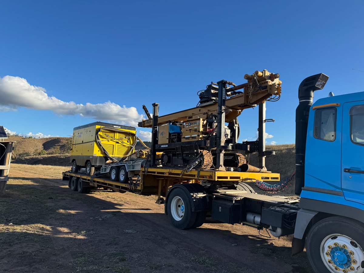 ecrminerals's tweet image. #ECR - Drill rig arrives at Blue Mountain
✅ As announced in the June 19 Queensland operations update, the drill rig has now arrived
✅ The rig will initially drill at Blue Mountain and will then immediately be moved north to commence drilling at Lolworth
#queensland #drilling…