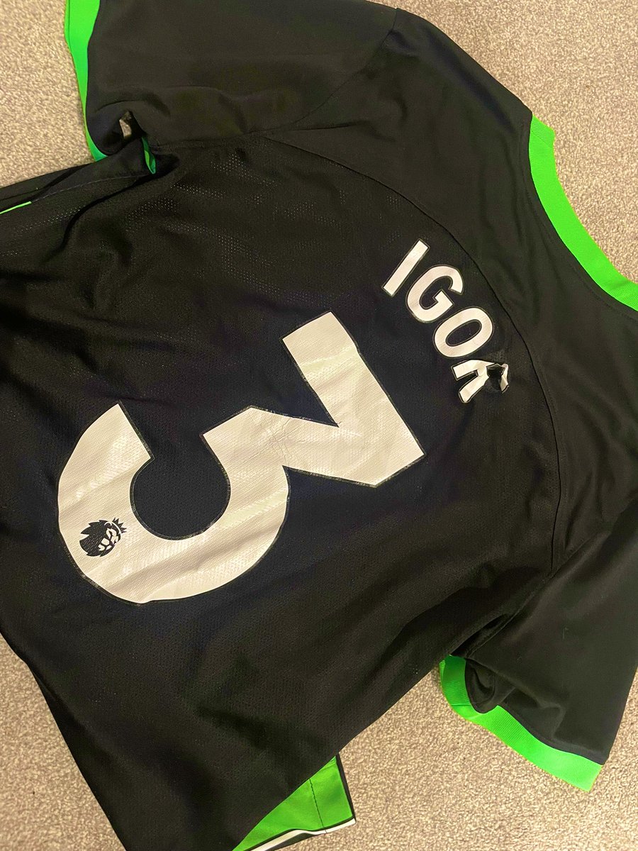 thegilbertros's tweet image. Not a good sign…IGOR has not survived the wash today. The shirt is a little battered and worn now…pretty similar to his Albion short career.
Happy to pass the shirt onto any Sunderland or Real Sociedad fans in the next few weeks. #BHAFC