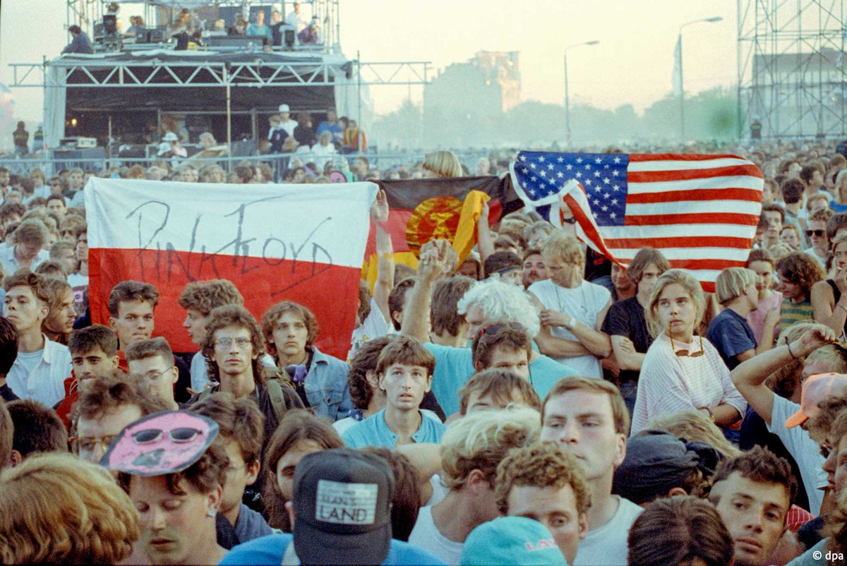 GermanEmbassy's tweet image. 35 years ago today, British rock legend Roger Waters and guest artists, including The Scorpions, Sinéad O'Connor & more, performed 'The Wall - Live in Berlin'.
The show was staged on former death strip terrain close to Potsdamer Platz and attracted more than 300,000 spectators.