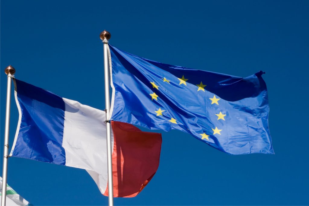 💥 En 2026, la France versera 55 milliards d’euros à l’Union européenne.
+25 milliards en un an.
Et pendant ce temps ?

🇫🇷 Les agriculteurs sont abandonnés.
🇫🇷 La PAC chute de 30 % pour la France.
🇫🇷 Nos services publics s’effondrent.
🇫🇷 Le gouvernement coupe 44 milliards dans