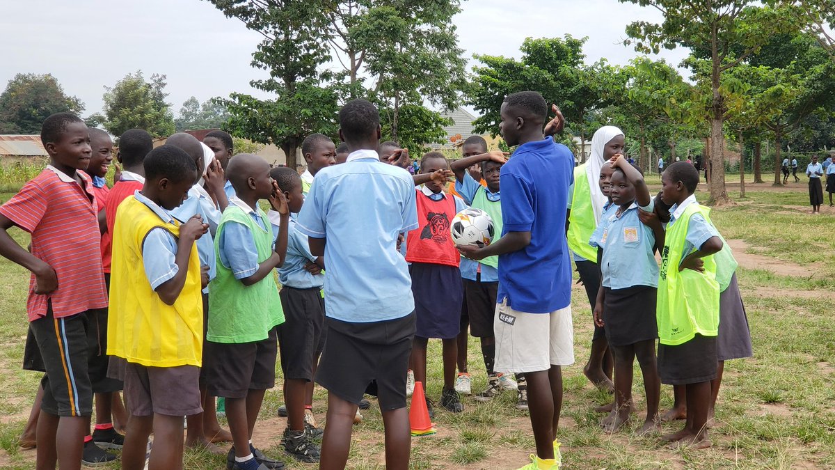 YesBusia tweet media