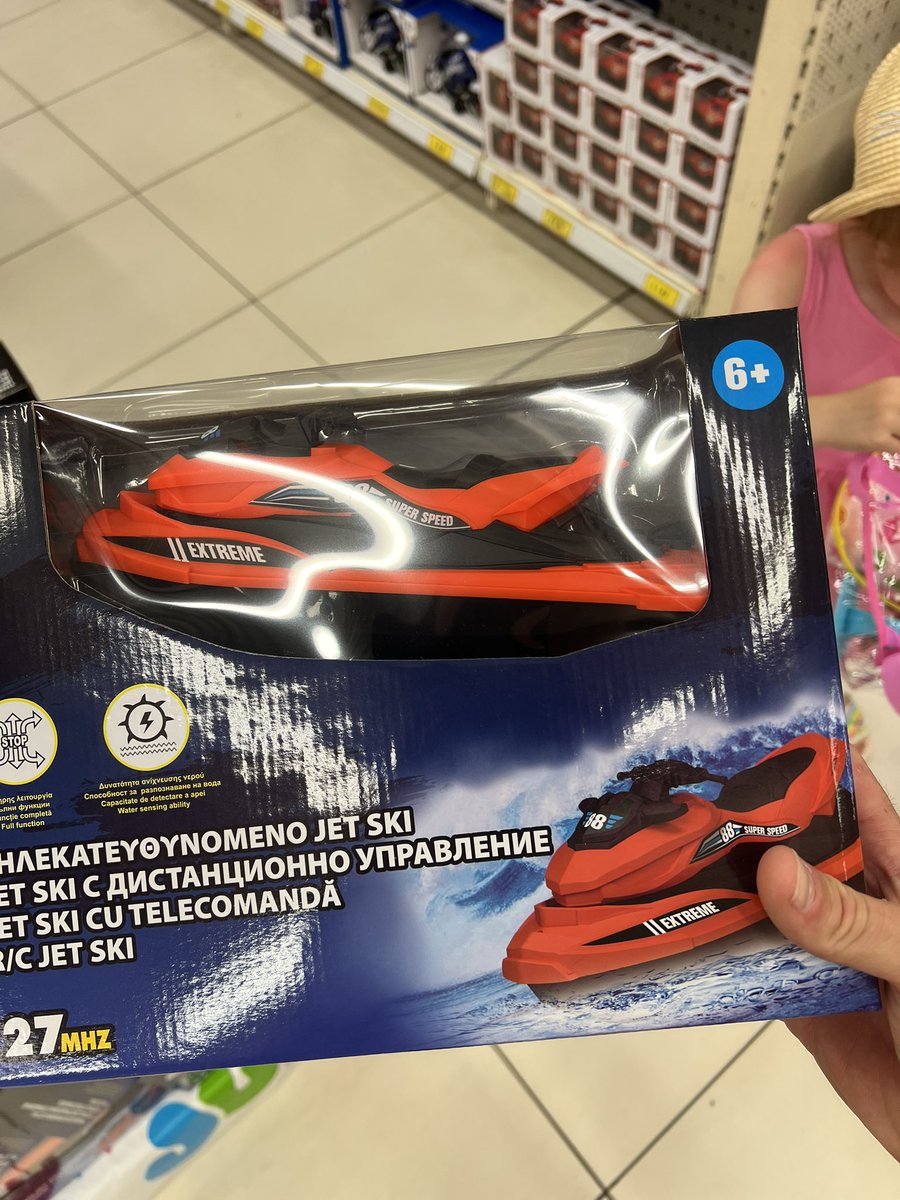 If anybody says they don’t want a remote control jet ski then they’re lying!!