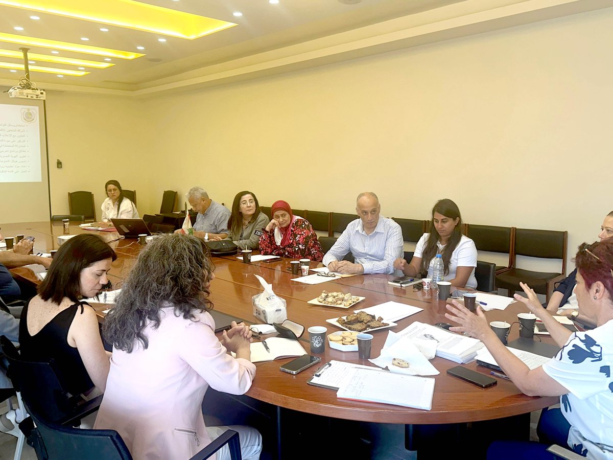 MoaLebanon's tweet image. لجنة قطاع الزيتون تتابع مهامها: اجتماع في وزارة الزراعة لبحث الواقع والتحديات ووضع خارطة طريق للنهوض بالقطاع
#الزراعة_نبض_الأرض_والحياة
#وزارة_الزراعة
#وزير_الزراعة
صفحة وزارة الزراعة على فيسبوك:
facebook.com/MOALebanonOffi…
موقع وزارة الزراعة:
agriculture.gov.lb/Media/News/202…