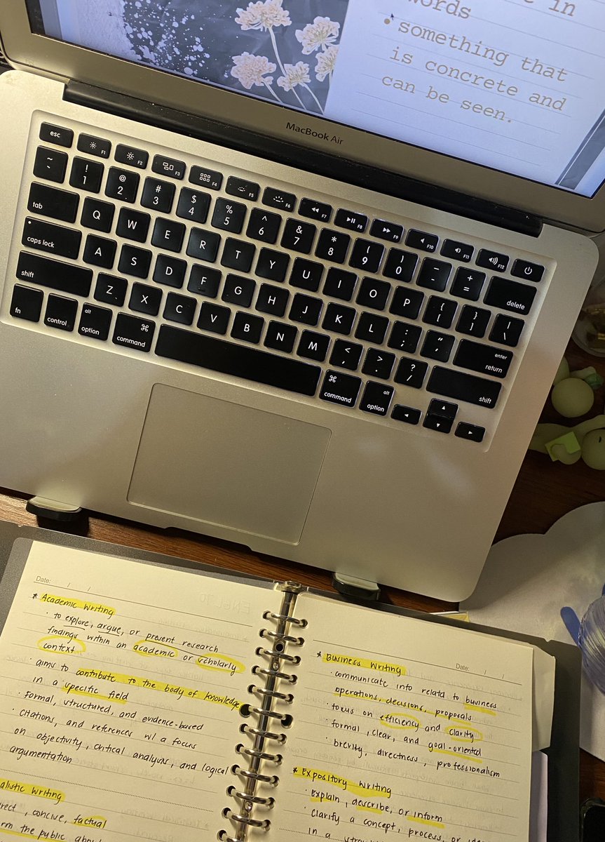 vrhnotes_'s tweet image. afternoon classes suspended 😓🌧️