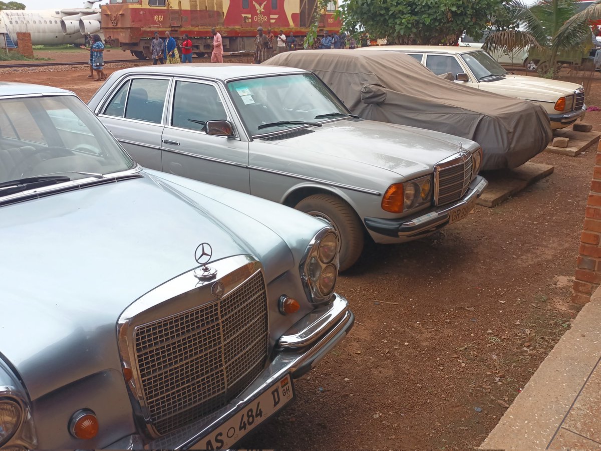 MystiqMike's tweet image. A vintage man he is too. A few in his vintage collection. 

#blakkpeppertours #blakkpeppertins #afroflavour #tamale #redclay #RedClayStudio #ibrahimmahama #BenzChallenge @blakkpeppernews