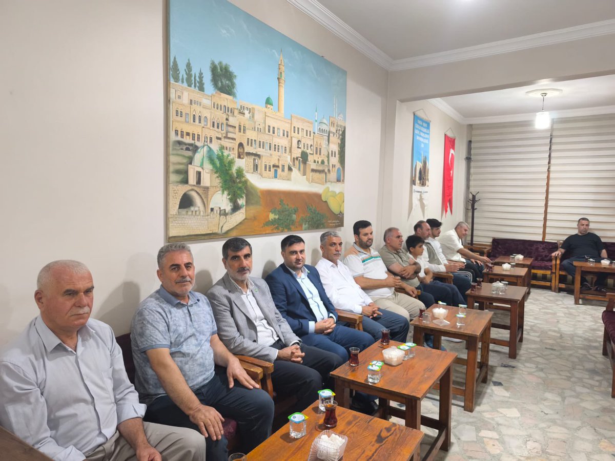 HÜDA PAR İstanbul İl Başkanımızla birlikte Esenler’de anlamlı bir ziyaret gerçekleştirdik. Mardin Derizbinliler Derneği’nde samimi bir atmosfer ve sıcak karşılamalarından dolayı kendilerine teşekkür ediyoruz.