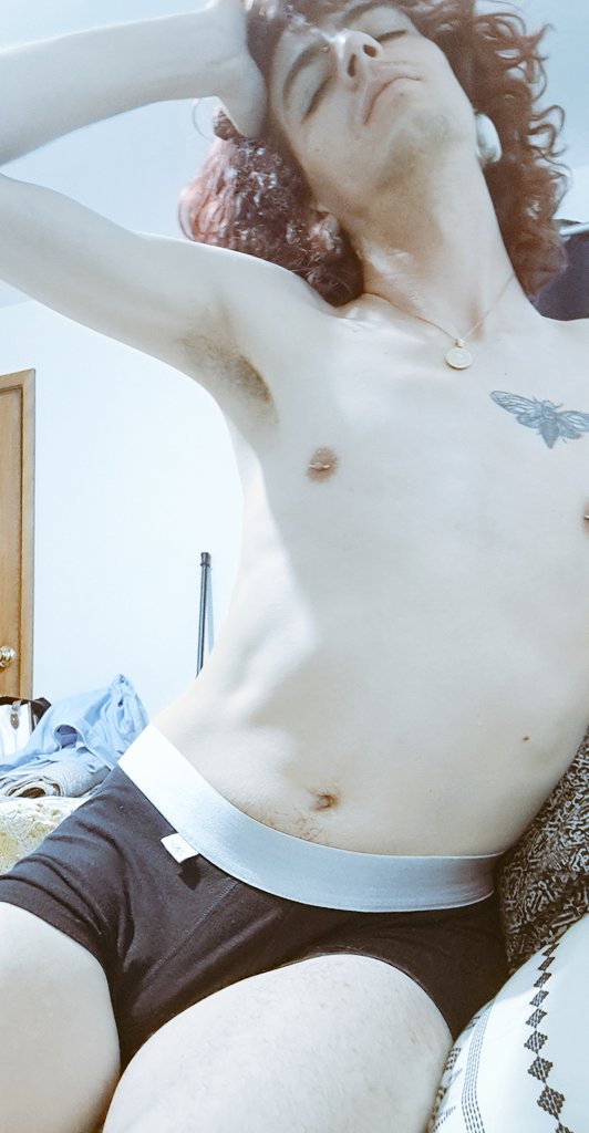Gemini_nb's tweet photo. Nada más llegué ebrio y horny https://t.co/eFZmxbhZiY