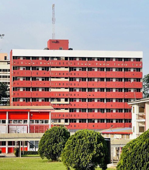 knust_pulse's tweet photo. 📍📍WHAT DO YOU KNOW ABOUT THE KNUST TRADITIONAL HALLS❓
KNUST Traditional Halls and some intriguing facts about Them 🔥🔥
Check thread 🪡 in the comment section
#KNUSTPulse | #informs https://t.co/lYYM5PVCmS