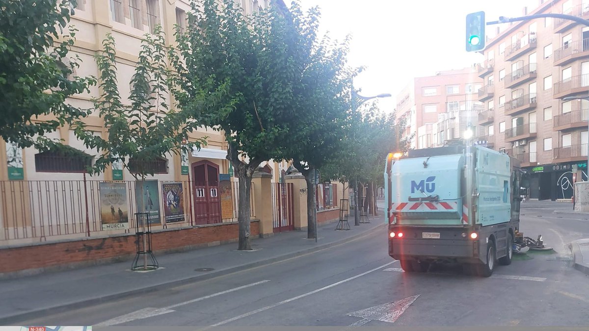 👍Comenzamos la semana creando espacios limpios. 

Por una Murcia más limpia 🧹🍋

#limpiezaviaria  #murcia1200