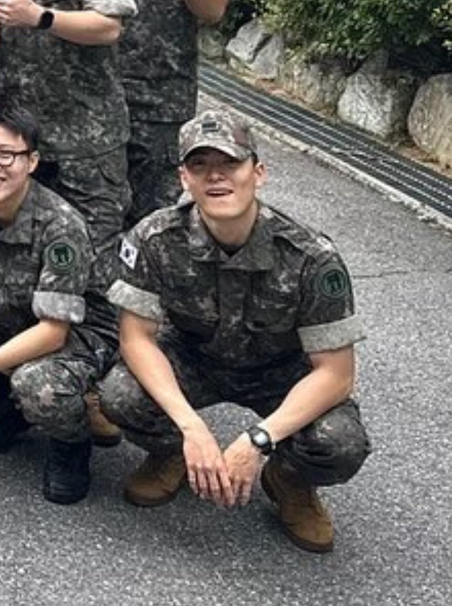 _jjeongjjh's tweet image. 친구 인스타에서 발견하고 싶은 군인 느낌