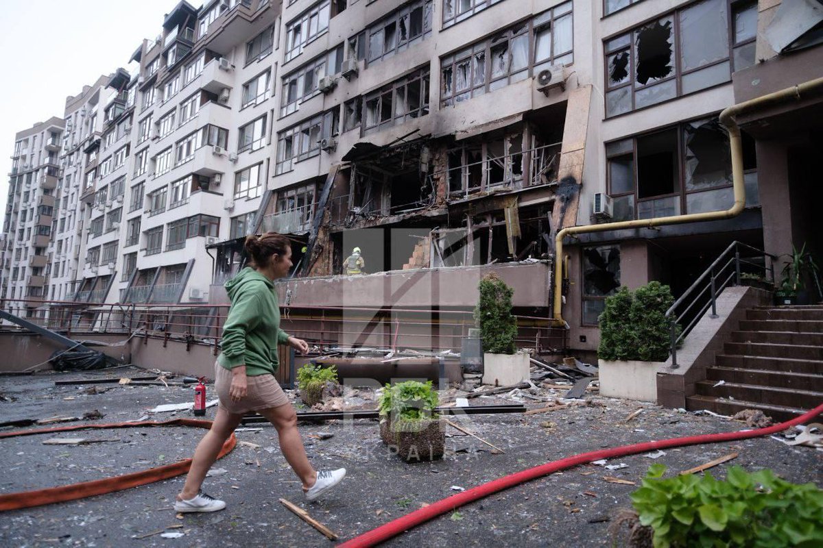 visegrad24's tweet photo. Kyiv was attacked by missiles and drones during the night. Numerous fires and destruction were reported.

The footage shows a residential building in Kyiv destroyed as a result of the Russian attack. https://t.co/lEEeXJThWr
