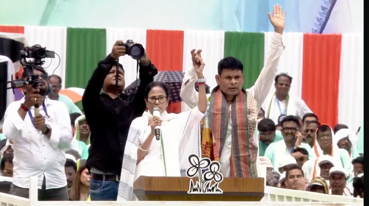_TheEnigmous's tweet image. Uttam Kumar Brajwasi, a Hindu Rajbangshi from Dinhata, Cooch Behar who received Notice from Assam Foreigners Tribunal, present at TMC's 21st July Rally. #ShahidDibas